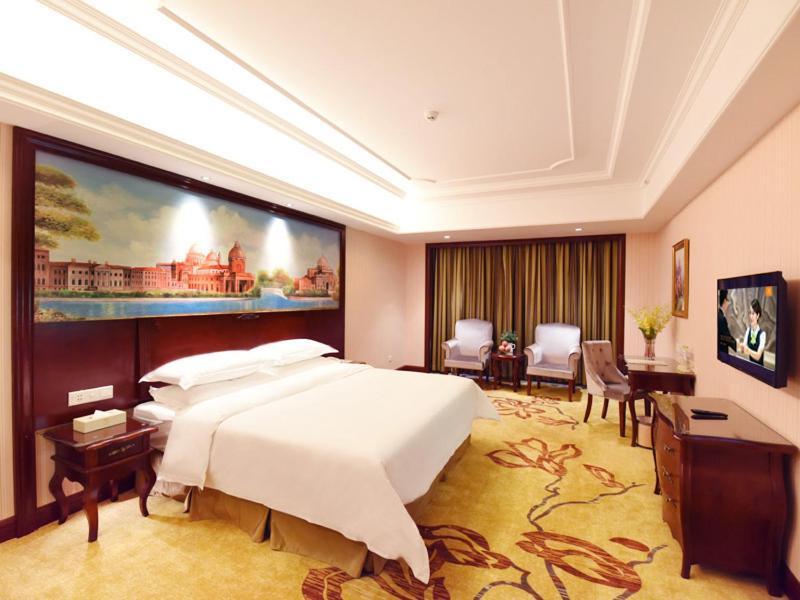 Vienna Hotel Loudi Chunyuan Pedestrian Street Buitenkant foto